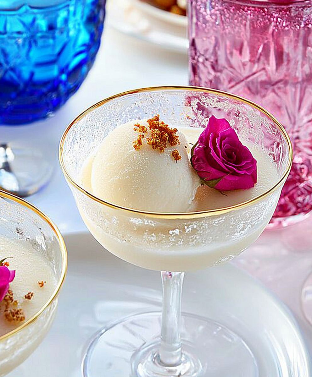 Champagner Sorbet Rosen Drink